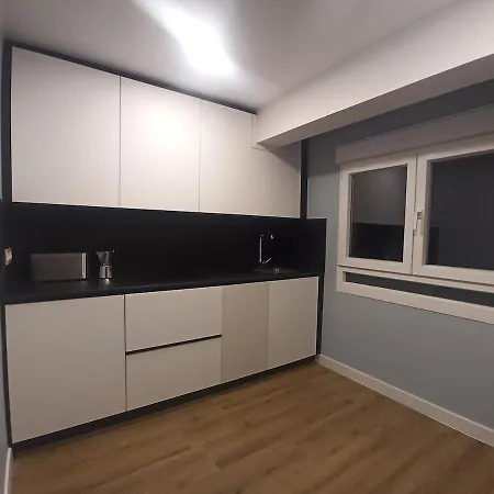 Апартаменты Newly Renovated Together Train And Bus