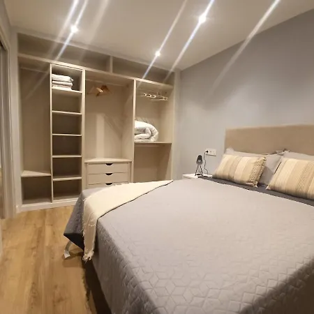 Апартаменты Newly Renovated Together Train And Bus Хихон