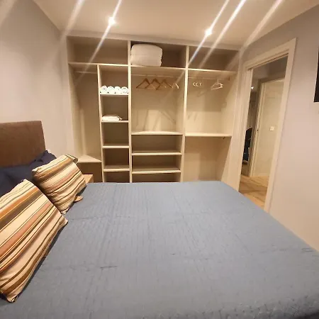 Апартаменты Newly Renovated Together Train And Bus